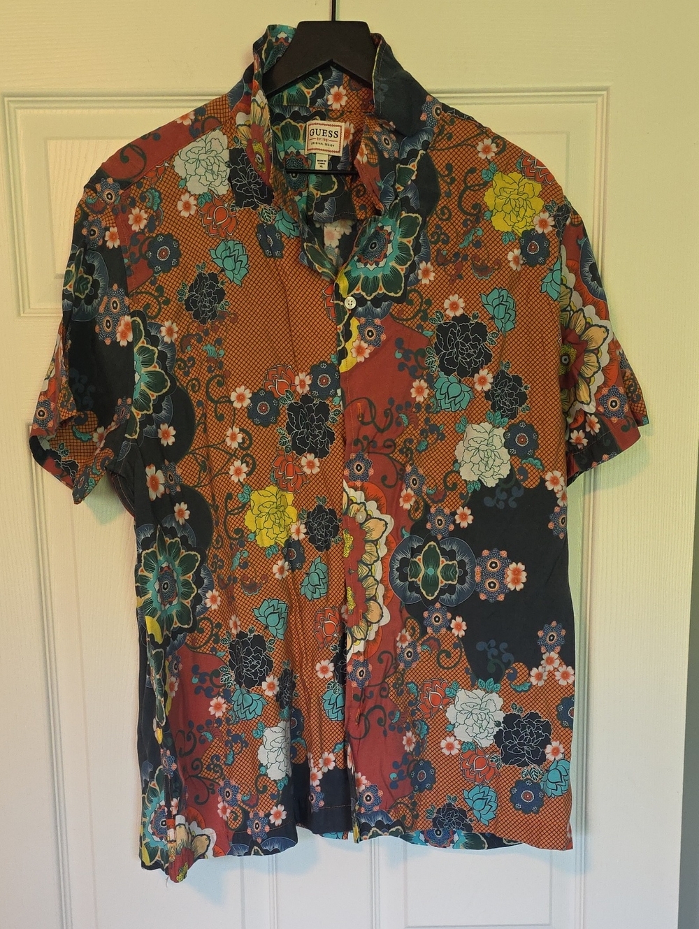 GUESS Short-Sleeve Floral Button-Up Shirt in Rust, Navy & Teal